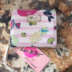 NEW Betsey Johnson seashell mermaid